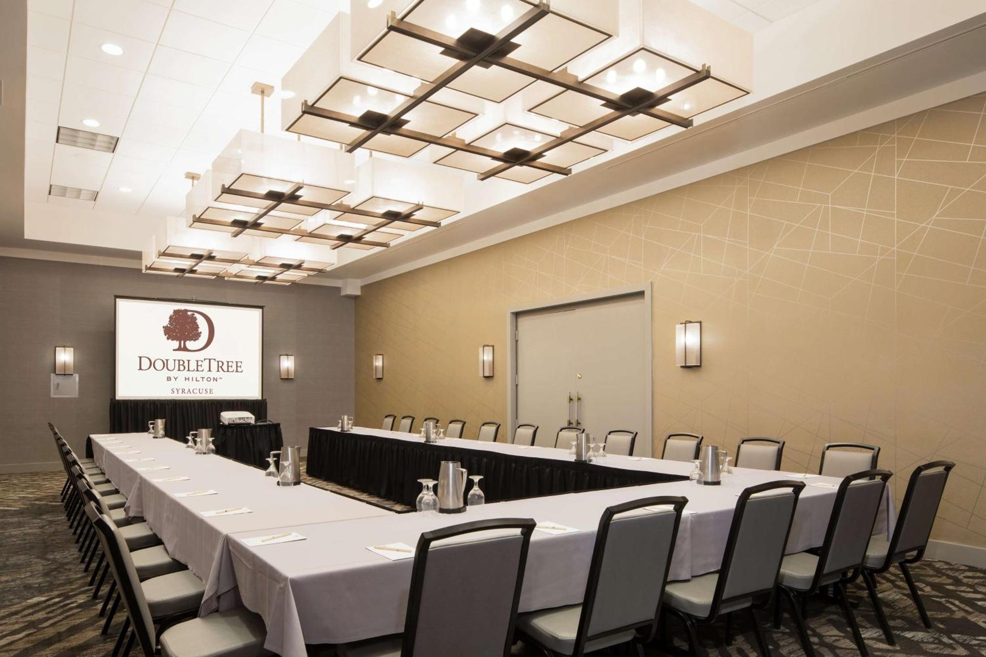 Doubletree By Hilton Hotel Syracuse East Syracuse Exterior photo