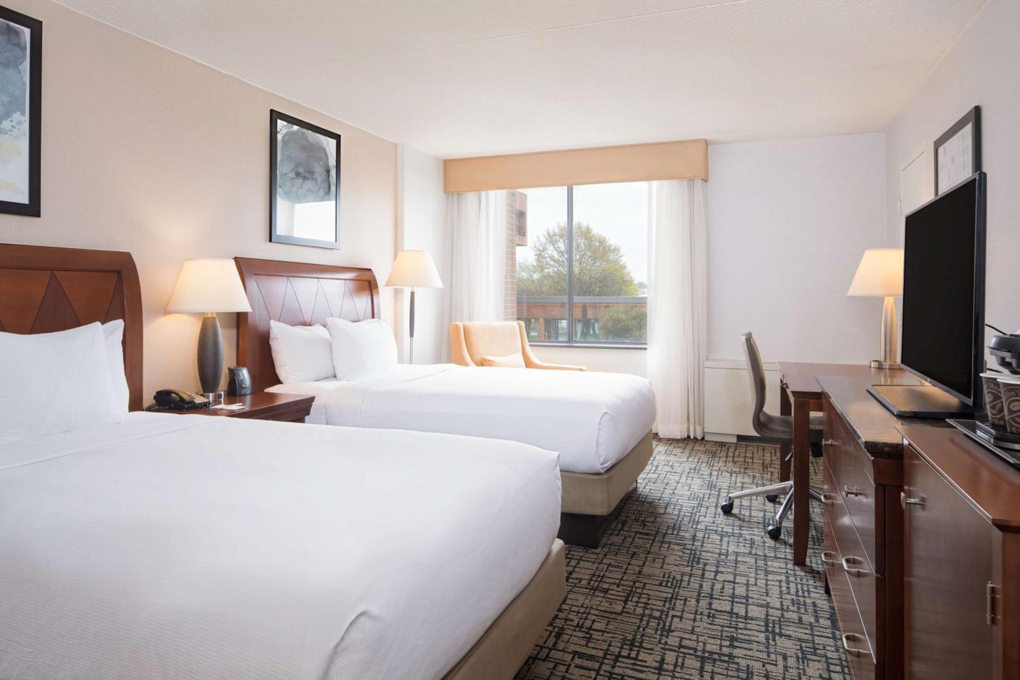 Doubletree By Hilton Hotel Syracuse East Syracuse Exterior photo